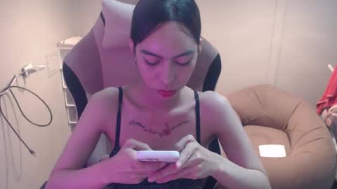 Snapshot of monstercockselfsuck chatting on January 23, 10:22 am ELYSE A SIMPLE GIRL online show from January 23, 10:22 am