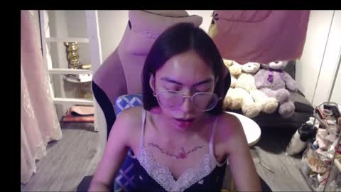 ELYSE A SIMPLE GIRL online show from June 4, 9:01 am