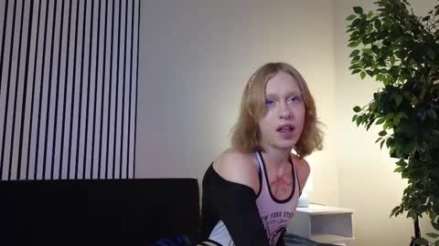 Snapshot of mrs_mills chatting on October 17, 6:50 am Barbie online show from October 17, 6:50 am