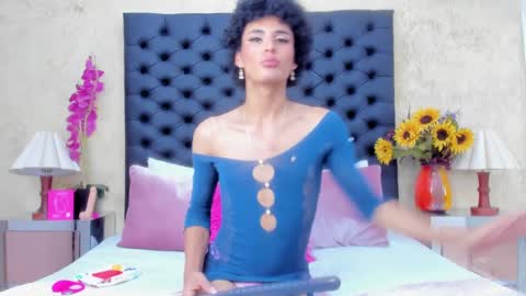 Nahomi  online show from September 13, 6:47 pm