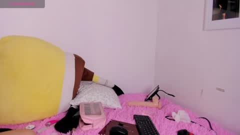 NAOMI COLLINS  online show from July 31, 5:18 am