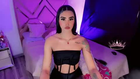 naomisaenz01 online show from July 28, 8:52 pm