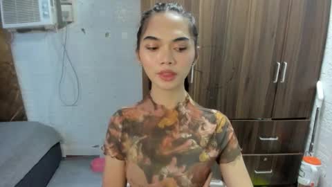 Snapshot of naughty_emmats chatting on October 18, 2:48 am emma online show from October 18, 2:48 am