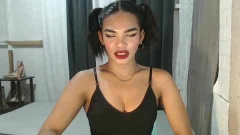 Snapshot of neomi_hardcock chatting on October 13, 10:05 am neomi online show from October 13, 10:05 am