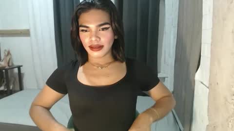 Snapshot of neomi_hardcock chatting on October 14, 10:05 am neomi online show from October 14, 10:05 am