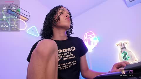 nicolle_smithh_ online show from April 11, 12:20 pm