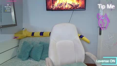 Nicolle Bustamante online show from April 24, 8:12 pm