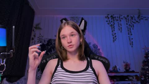 Snapshot of nloraaa chatting on December 28, 1:28 pm Tears Lora online show from December 28, 1:28 pm