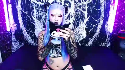 caroline online show from June 13, 2:55 am