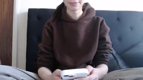 Snapshot of novafrey chatting on January 28, 3:35 pm Olivia online show from January 28, 3:35 pm