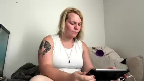 Snapshot of novamay96 chatting on October 1, 10:21 pm novamay96 online show from October 1, 10:21 pm