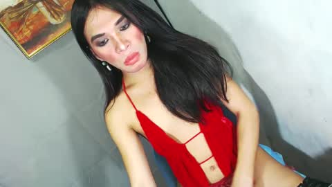 Snapshot of ohlalasamanthaxxx143 chatting on February 7, 2:04 pm IM CHIE DONT FORGET TO FOLLOW ME MAKE ME SMILE HERE THUMB UP FOR 25TOK online show from February 7, 2:04 pm