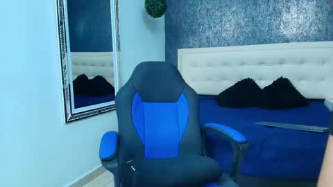 Snapshot of oliver__brown chatting on September 20, 10:59 pm Oliver online show from September 20, 10:59 pm