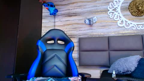 Oliver  online show from November 30, 10:56 pm