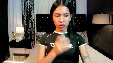 Snapshot of olivia_hotcummer chatting on January 19, 11:12 am olivia_hotcummer online show from January 19, 11:12 am