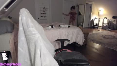 Addie online show from October 7, 2:56 am