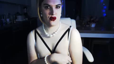 Snapshot of paoladoll chatting on December 3, 6:54 am Sarina Williams online show from December 3, 6:54 am