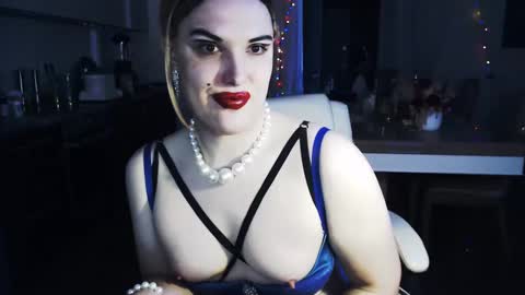 Snapshot of paoladoll chatting on December 17, 3:28 am Sarina Williams online show from December 17, 3:28 am