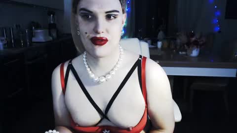 Snapshot of paoladoll chatting on December 17, 6:20 pm Sarina Williams online show from December 17, 6:20 pm