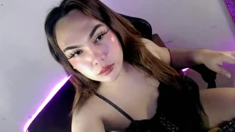 Fina Dwarf online show from June 18, 11:59 am