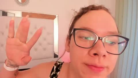 PARIS LOVE  online show from July 31, 11:21 am