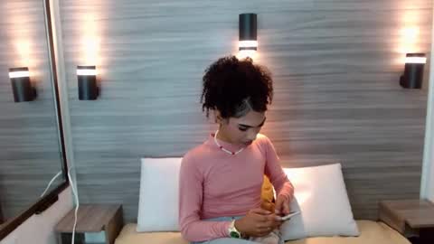 Penelopee Rouse online show from December 13, 7:53 pm