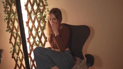 caracal online show from November 6, 6:24 am