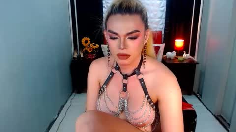 Snapshot of phenominalduodiva chatting on September 29, 11:15 pm cervena online show from September 29, 11:15 pm