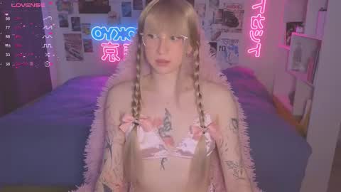 pinkvenom_ online show from September 29, 11:32 am