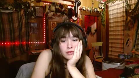 Izzy online show from March 25, 1:33 am