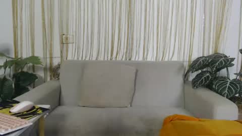 plasticgirll online show from July 31, 2:39 pm