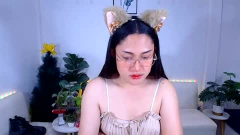 Ploysai online show from July 20, 1:24 pm