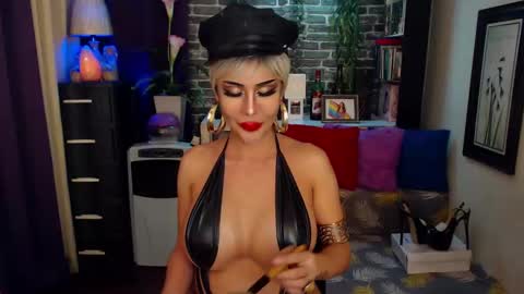 Snapshot of pornstardiva chatting on September 15, 6:07 am DivaGray online show from September 15, 6:07 am