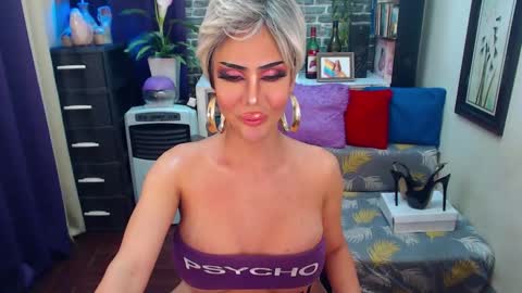 Snapshot of pornstardiva chatting on September 16, 7:13 am DivaGray online show from September 16, 7:13 am