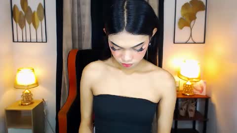 Snapshot of prettyhothugecock chatting on December 13, 9:58 am prettyhothugecock online show from December 13, 9:58 am