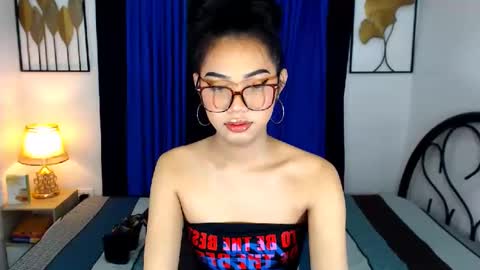 Snapshot of prettyhothugecock chatting on February 13, 9:17 pm prettyhothugecock online show from February 13, 9:17 pm