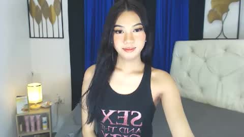 Snapshot of prettyhothugecock chatting on February 27, 1:27 am prettyhothugecock online show from February 27, 1:27 am