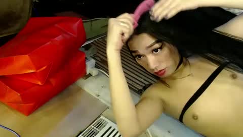 Snapshot of princess_thea123 chatting on December 21, 2:09 am My Love online show from December 21, 2:09 am