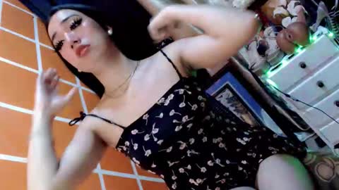 Snapshot of princess_thea123 chatting on October 4, 5:52 am My Love online show from October 4, 5:52 am