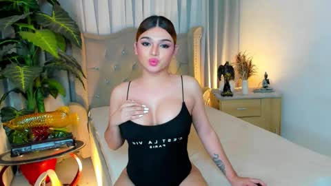 Snapshot of princesshugecumontop chatting on October 11, 2:41 pm PrincessDONT FORGET TO FOLLOW ME online show from October 11, 2:41 pm