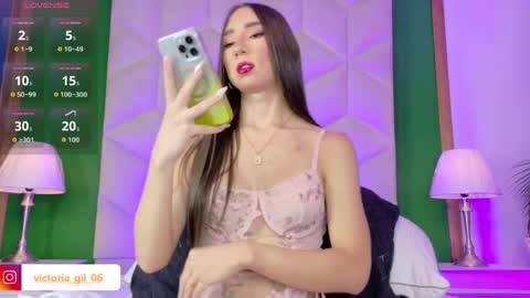 Queen Violet online show from May 12, 7:55 pm