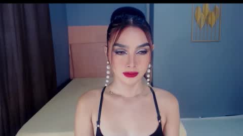 queenemeraldts online show from October 31, 3:05 am