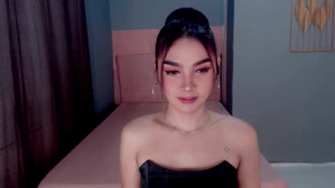 queenemeraldts online show from November 27, 3:09 am