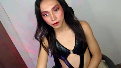 Snapshot of queenfoxylady chatting on February 19, 4:23 am just call me QUEEN and ill be there online show from February 19, 4:23 am