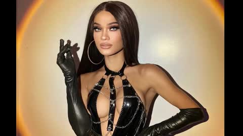 Snapshot of queenvalentinats chatting on December 5, 8:49 pm ValentinaMoone online show from December 5, 8:49 pm