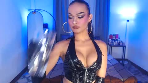 Snapshot of queenvalentinats chatting on December 22, 1:11 pm ValentinaMoone online show from December 22, 1:11 pm