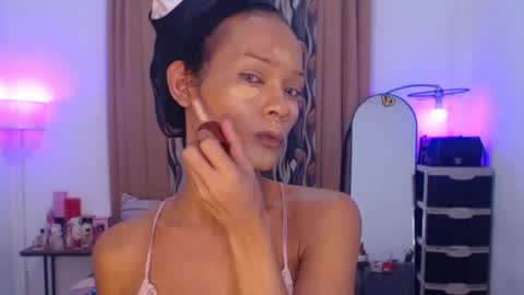 Snapshot of queenvalentinats chatting on March 1, 6:54 pm ValentinaMoone online show from March 1, 6:54 pm