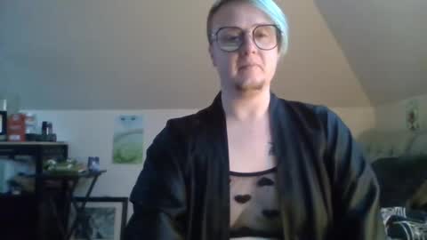 Snapshot of queerlyjaz chatting on September 27, 1:36 am queerlyjaz online show from September 27, 1:36 am