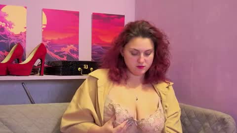 Snapshot of realsweet_goddess chatting on September 15, 3:28 pm Realsweet Goddess online show from September 15, 3:28 pm