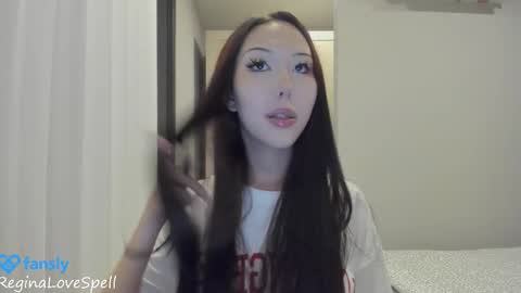 Snapshot of reginainspace chatting on October 28, 3:21 pm  Regina online show from October 28, 3:21 pm